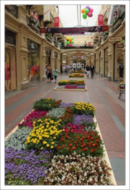 Внутри ГУМа.