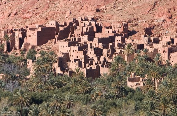 Заброшенная касба на обочине дороги в каньон Тодра.