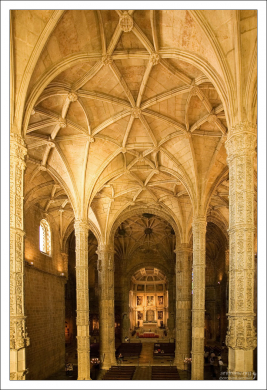 Церковь Св. Марии практически не была разрушена во время знаменитого лиссабонского землетрясения 1755-го года.