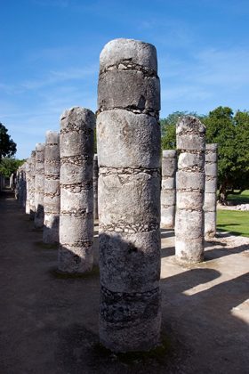 На площади тысячи колонн. Чичен-Ица.