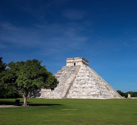 Невосстановленный фасад Храма Кукулькана. Чичен-Ица.