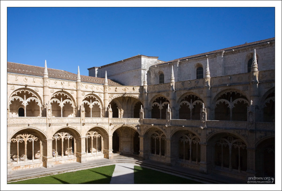 Внутренний двор Монастыря Жеронимуш - Cloister, где монахи молились и медитировали.