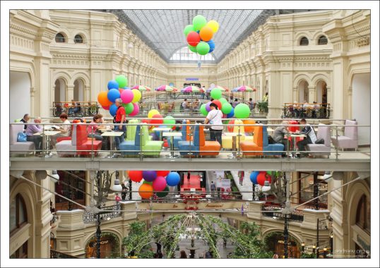 Современное кафе в ГУМе.