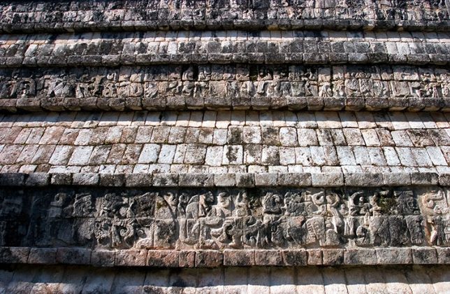 Орнаменты на одном из фасадов Храма Войнов (Templo de los Guerreros). Чичен-Ица.