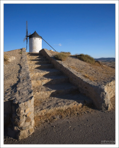 Все мельницы именные. Есть тут и свой “Санчо”, и своя “Дульсинея”.