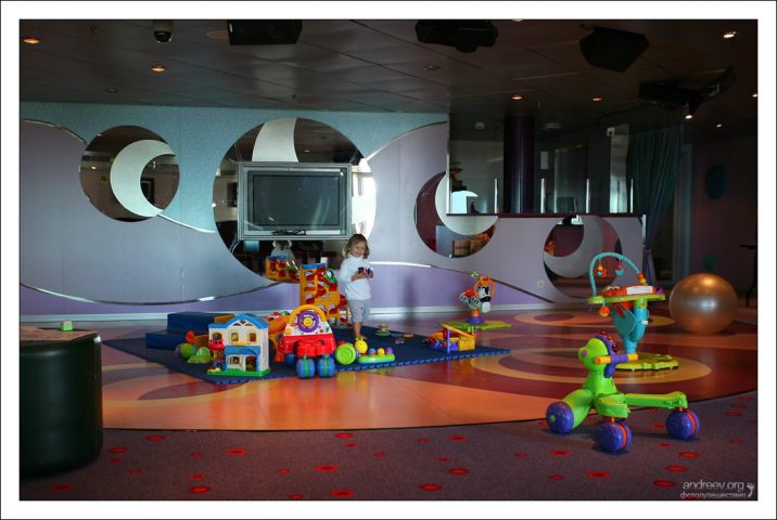 Игровая комната для детей до 3 лет.