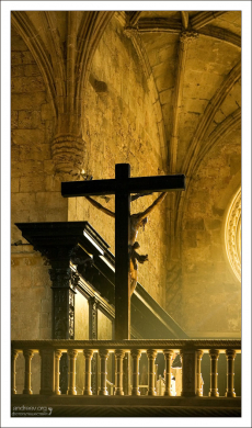 Распятие в луче света. Mosteiro dos Jerónimos.