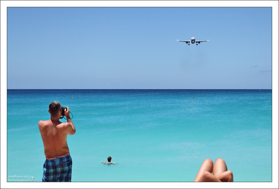 Самолет приближается к пляжу Махо.