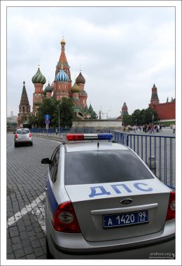 Поли-милиция бдит.