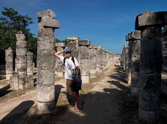Илья на Площади тысячи колонн. Чичен-Ица.