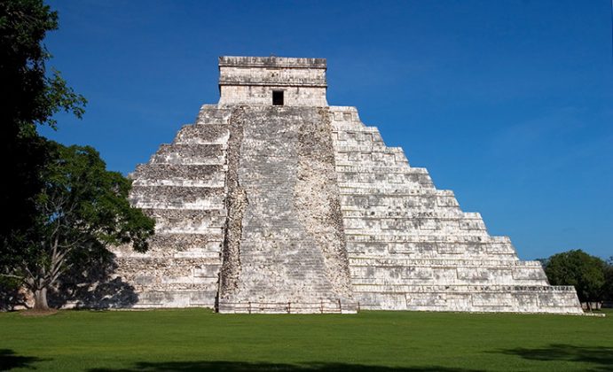 Восточная часть Храма Кукулькана. Чичен-Ица.