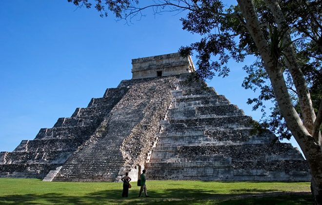 Осыпающаяся часть пирамиды. Чичен-Ица.