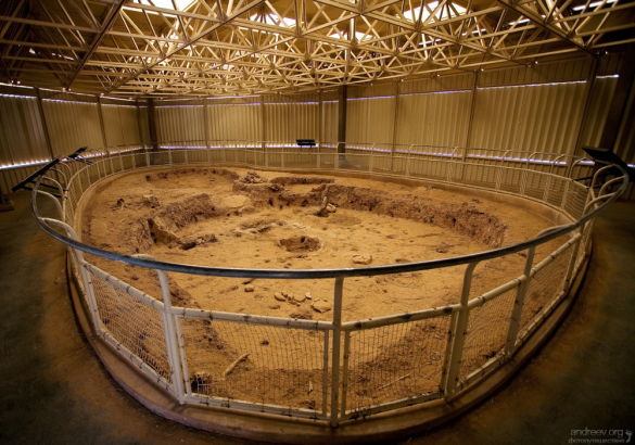 Pithouse (A.D. 575) - фундамент одного из первых домов, где жили Анасази.