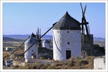 Романтика среди мельниц.