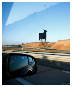 El Toro de Osborne - своеобразный символ страны.