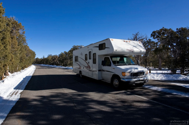 RV на круговой дороге Mesa Top Loop.