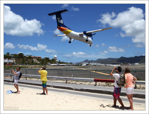 Длина взлетно-посадочной полосы в аэропорту им. Принцессы Юлианы составляет всего 2300 метров - этого едва достаточно для больших лайнеров.