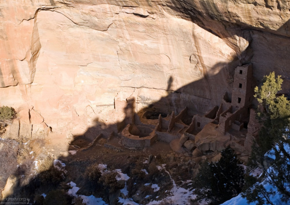 Подскальное жилище Square Tower House.