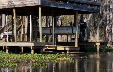 Лодка на просушке.