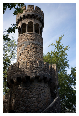 Башня Регалейра в одноименном парке.