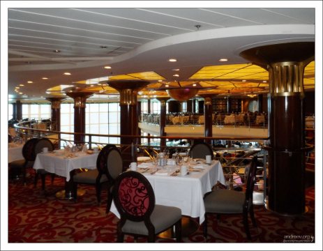 Большой обеденный зал.