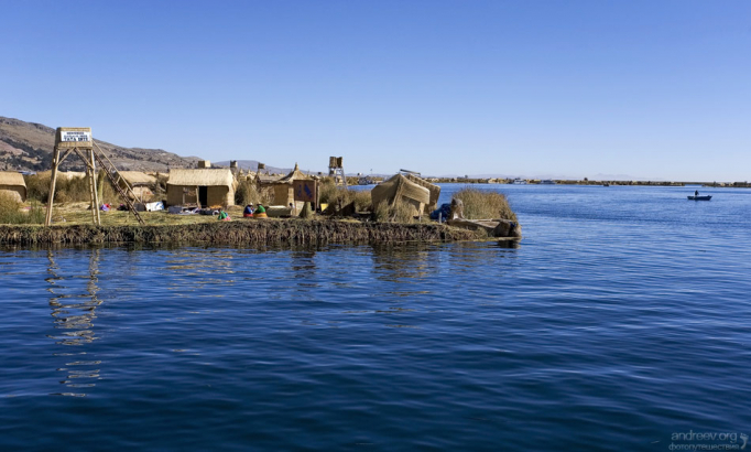 Титикака - крупнейшее озеро Южной Америки, высочайшее в мире судоходное озеро.