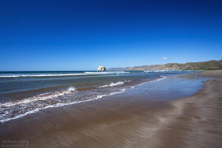 Прилив на пляже Naranjo.