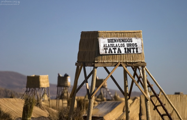 Приветственные надписи на вышках.