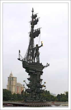 Памятник Петру I работы Церетели.