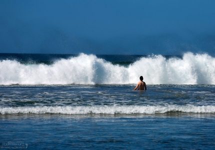Яростный прибой у пляжа Naranjo.