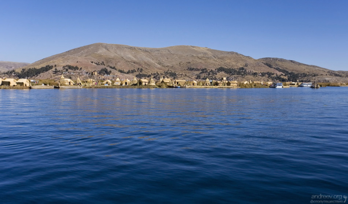 Озеро Титикака расположено на границе Перу и Боливии, на плоскогорье Альтиплано.