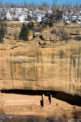 Ниши в скалах давали защиту от непогоды: летом там было прохладно, а зимой не так холодно, как на открытом всем ветрам нагорье.