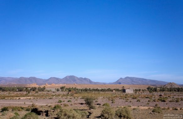 Граница региона Jbel Sarhro, под контролем племени Ait Atta.