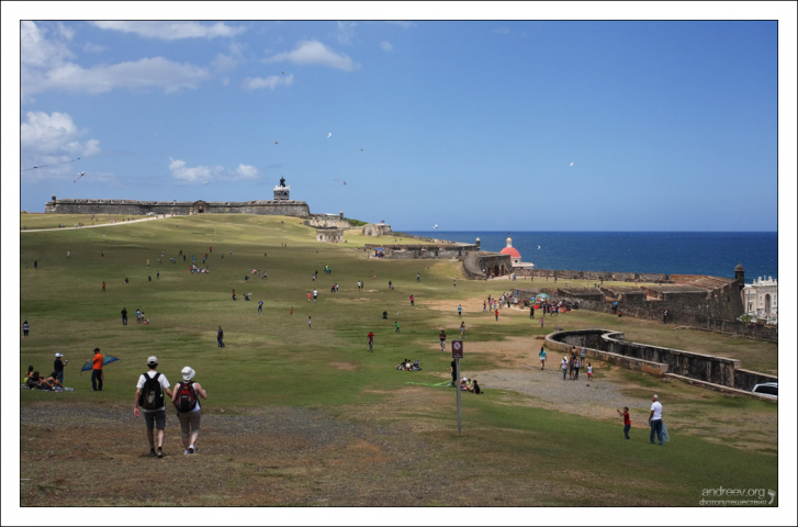 Соревнования по запуску воздушных змеев.