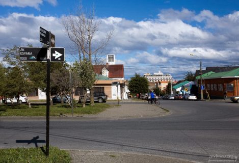 Указатели на улицах Пунта-Аренаса.