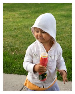 Саша задумала какую-то пакость :)