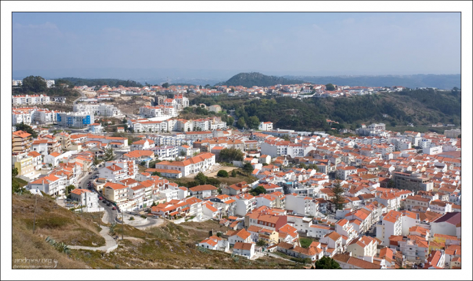 Вид на поселок Назаре с высоты холма.