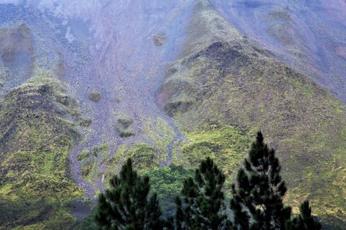 Насыпи на склонах вулкана Аренал.