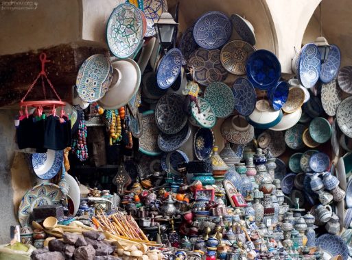 Знаменитая керамика Феса, в сине-белой гамме.