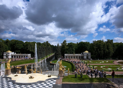 Большой каскад в Нижнем парке Петергофа.