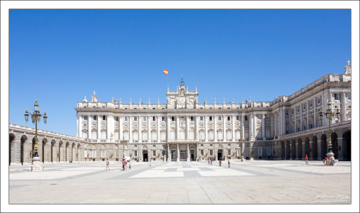 Королевский дворец (исп. Palacio Real de Madrid) - официальная резиденция королей Испании.