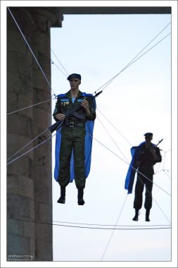 Парк Горького готовится ко дню Воздушно-десантных войск.