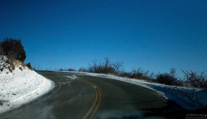 Поземка на парковой дороге.