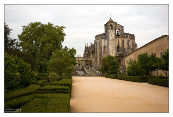 Круглая церковь Charola.