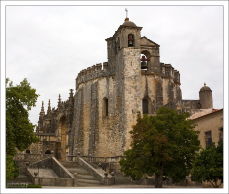 Древнейшее здание комплекса — круглая церковь (12-й век).