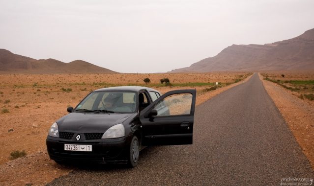 Шоссе, идущее параллельно границе с Алжиром.