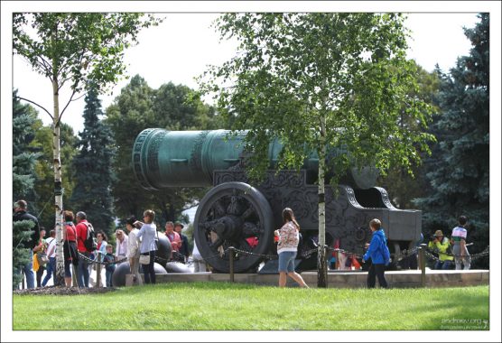 Царь-пушка, она же – бомбарда (16-й век).