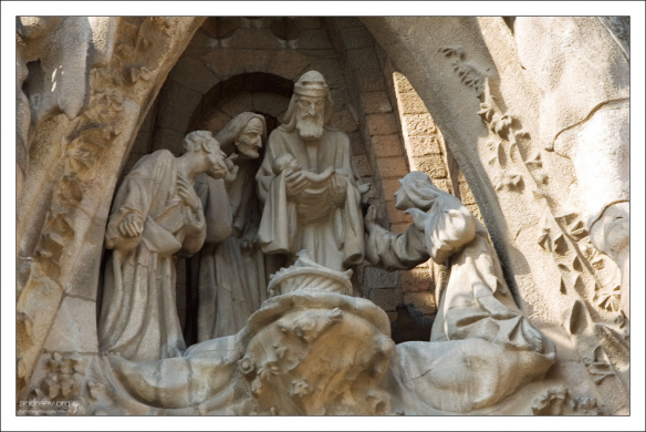 Фасад Рождества: рождение Христа.