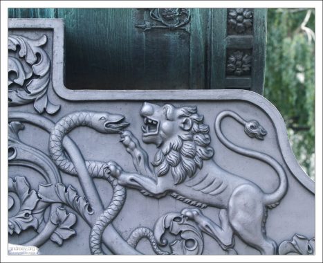 Литой орнамент на лафете Царь-пушки.