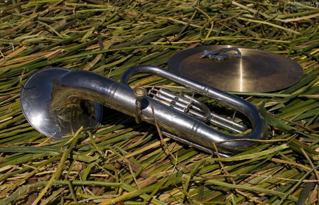 Оркестр устал.